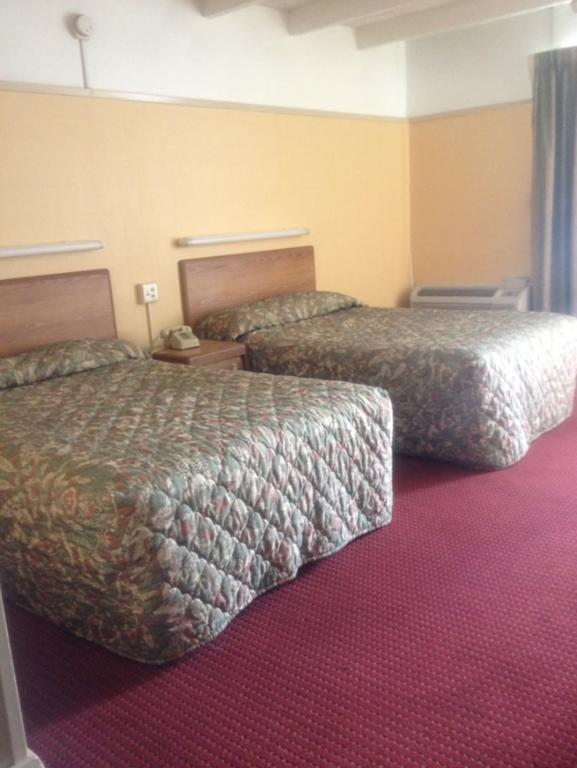 West Side Inn Kingsport Room photo