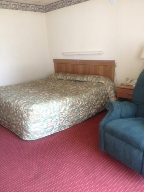 West Side Inn Kingsport Room photo