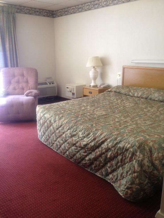 West Side Inn Kingsport Room photo