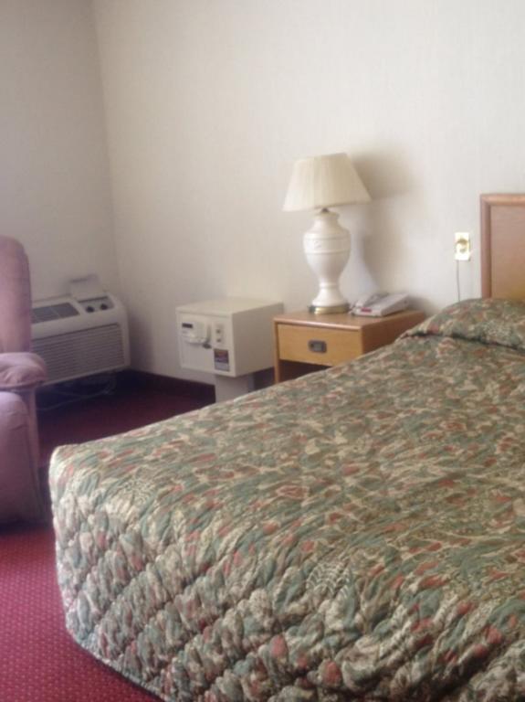West Side Inn Kingsport Room photo