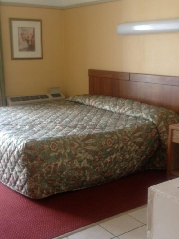 West Side Inn Kingsport Room photo